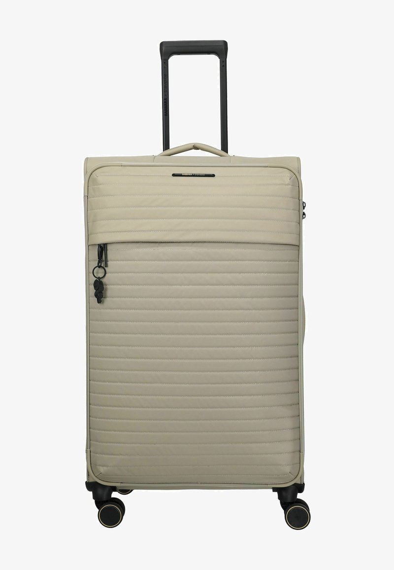 Maleta beige de caparazón blando con acolchado horizontal, asa telescópica extendida, bolsillo frontal con cremallera y cuatro ruedas giratorias negras.