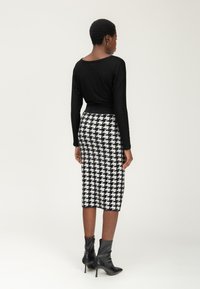 INFLUENCER Kokerrok - milk