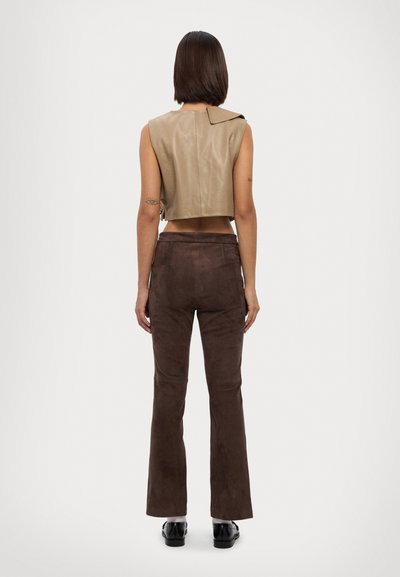 STUDIO ID PANTS - Kožne hlače - brown