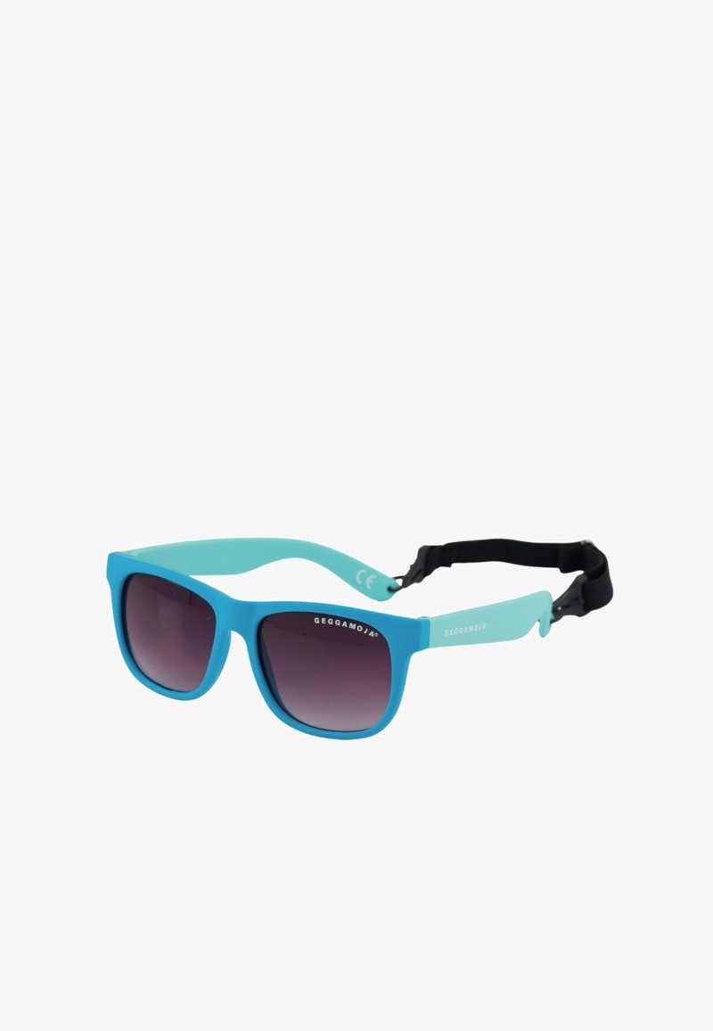 Aqua blå solbriller med mørke gradientlinser, firkantet form og justerbar sort rem; har branding på stængerne.
