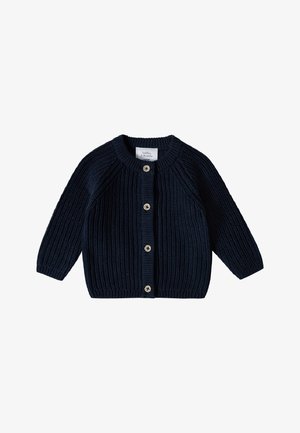 Cardigan lavorato a maglia blu navy con texture a coste, scollo rotondo, maniche lunghe e cinque bottoni in legno sul davanti.