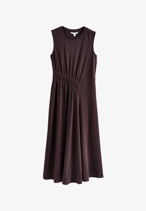 Vestido midi sin mangas de color marrón oscuro con escote redondo y detalle elástico fruncido diagonal en la cintura, fabricado con tela suave y fluida.