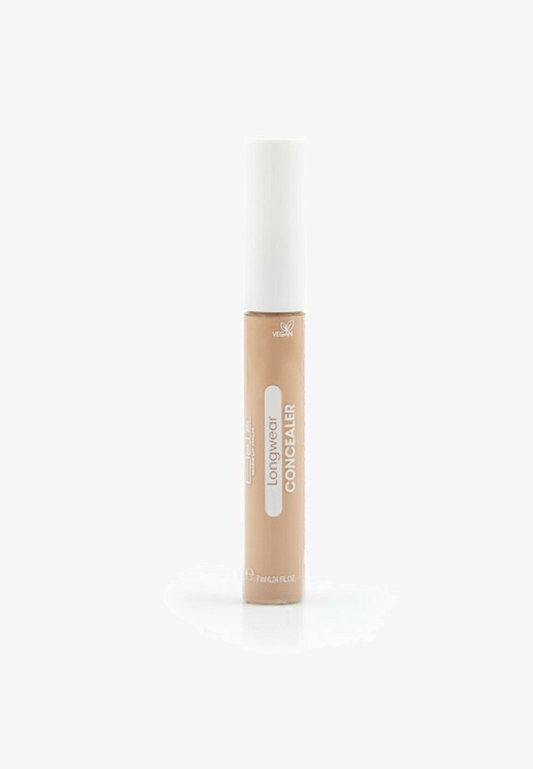 Correttore a lunga durata in un tubo cilindrico, con cappuccio bianco e liquido beige chiaro, contrassegnato con "Longwear CONCEALER" in testo bianco.