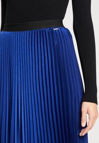 Armani Exchange SKIRT - Gonna a pieghe - blue speed