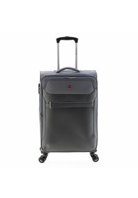 Grijze harde koffer met een gladde afwerking, uitschuifbare handgreep, draaghandgreep bovenop, voorvak met rits en vier wielen voor mobiliteit.