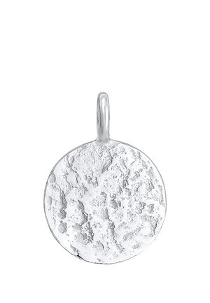 Pendentif rond en argent avec une surface texturée martelée et une petite boucle pour l'attacher à une chaîne ou un collier.