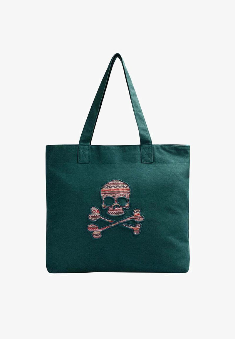 Bolsa tote de lona verde con dos asas, que presenta un diseño vibrante de calavera y huesos cruzados en patrones rojos y blancos.