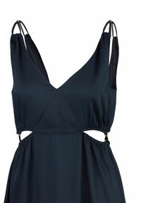 Dunkelblaues Kleid mit tiefem V-Ausschnitt, elastischen Rüschen an der Taille und Ausschnitten. Hergestellt aus einem leichten, glatten Stoff.