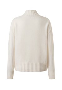 Weißer Strickpullover mit hohem, geripptem Kragen. Verfügt über eine lockere Passform, lange Ärmel und gerippte Saumdetails. Weiche Textur.