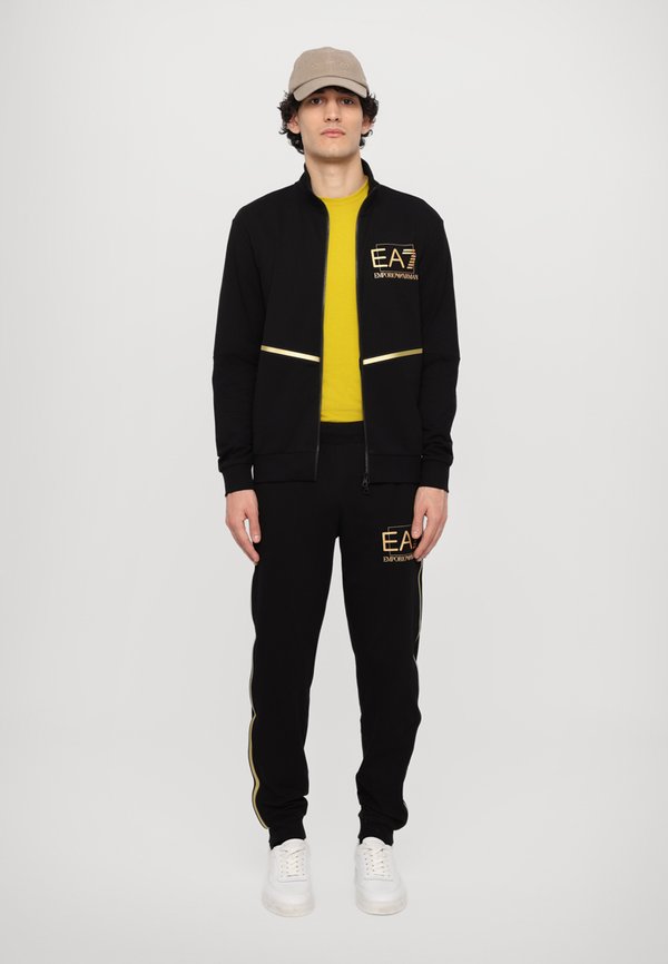 TRAIN VISIBILITY - Tracksuit3