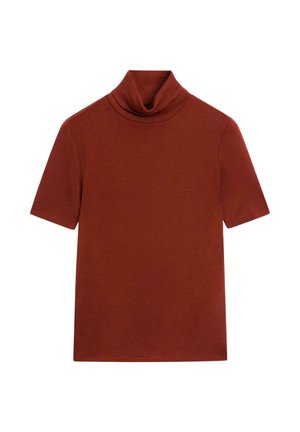 Chemise à col roulé manches courtes en rouge rouille, fabriquée dans un tissu doux, avec un col roulé et une coupe propre et ajustée.