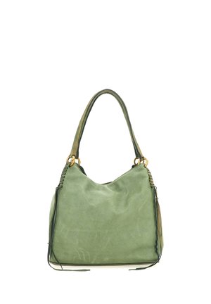 Borsa a tracolla in pelle verde con una texture morbida, forma hobo e dettagli intrecciati sul manico, con elementi in metallo dorato e senza motivi visibili.