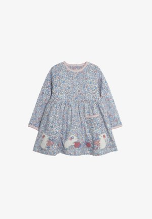 Robe à manches longues avec un motif floral bleu, une bordure rose clair, et un appliqué de deux souris blanches tenant des fruits sur la jupe.