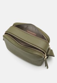 Coccinelle MALORY - Borsa a tracolla - laurel green