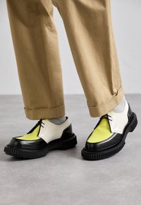 TYPE 181 UNISEX - Chaussures à lacets - black/ivory/lemon