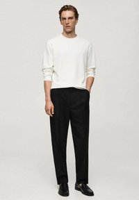Mango Chino - black