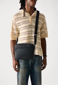 Tommy Hilfiger MONOGRAM MINI MESSENGER - Rankinė per petį - black