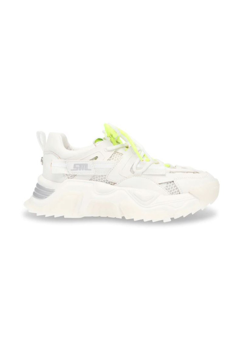 Sneakers bianchi con lacci verde neon, pannelli in rete e suole in gomma testurizzata. Presentano un'accento grigio sul tallone. Design moderno, forma chunky.