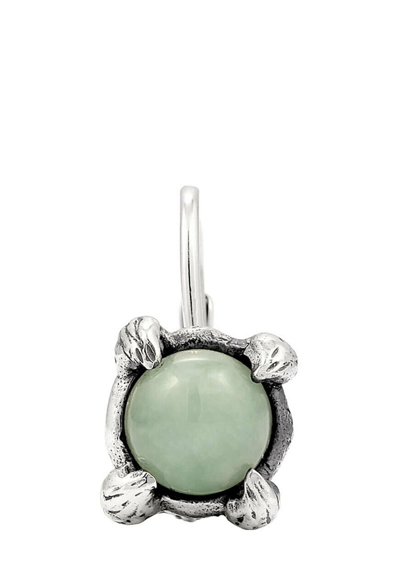 Silberanhänger mit krallenförmigen Akzenten, der einen runden, hellgrünen Stein enthält. Glatte Oberfläche und filigrane Details an den Krallen.