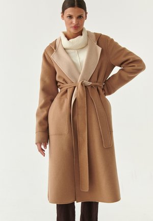 HILARIA - Trenkot - beige camel