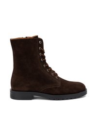 Botas de ante marrón hasta el tobillo con punta redondeada, sistema de cordones y suela de goma. Presentan una cremallera y costuras decorativas para más detalle.