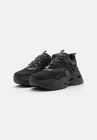 Buffalo TRIPLET HOLLOW - Trainers - black