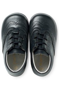 Scarpe per bambini in pelle nera con dettagli perforati e lacci elastici. Design a punta arrotondata; interno morbido con leggera imbottitura.