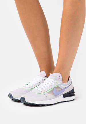Nike Sportswear W NIKE WAFFLE ONE - Sapatilhas - football grey/light thistle/dark obsidian/white doll/ghost green
