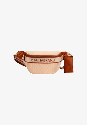 Sac banane en tissu tissé beige avec détails en cuir marron, fermeture éclair, sangle réglable marquée et petite pochette en cuir attachée.