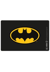 Carta nera con un grande logo giallo di Batman al centro su uno sfondo nero. Il design è semplice con una texture liscia.
