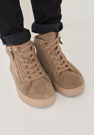 Tamaris COMFORT SNEAKER - Korkeavartiset tennarit - pepper