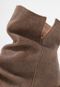 Felmini Stiefelette - camel