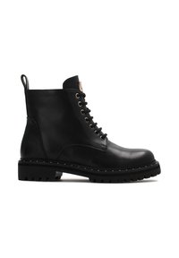 Botine negre din piele, cu vârf rotunjit, design cu șireturi și talpă din cauciuc cu câteva accente aurii. Include o bucată de prindere.