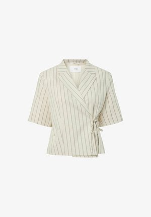 Kremfarvet blazer med korte ærmer, tynde sorte lodrette striber, hakkede revers, omslagsfront og bindebånd i siderne.