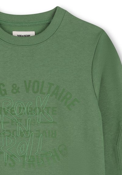 Sweat-shirt vert avec col côtelé, arborant le texte en relief "ROCK N ROLL" en vert clair et un logo discret en vert foncé. Tissu doux.