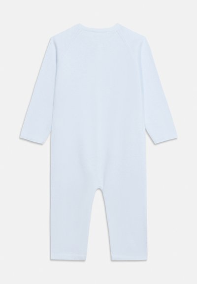 Γαλάζιο μωρουδιακό φορμάκι με μακριά μανίκια και χωρίς κάλυμμα ποδιών, εμφανίζεται από πίσω σε λευκό φόντο.