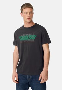 camel active MIT RUNDHALSAUSSCHNITT - T-Shirt print - dark navy