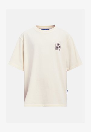 Tricou de culoare off-white cu mâneci scurte, având o grafică mică cu palmier și textul „REDEFINED” pe partea stângă a pieptului.