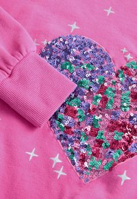 Next REGULAR FIT - Mikina - pink disco heart embellished