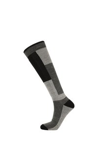 Knæhøje sokker med et patchworkdesign i sort, mørkegrå og lysegrå med en ribbet manchet og struktureret stof.