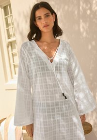 Next PETITE - Denní šaty - white