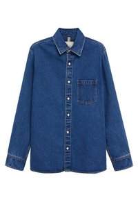 Donkerblauwe denim overhemd met lange mouwen, knoopsluiting aan de voorkant, een enkele borstzak aan de linkerkant en een klassieke kraag.