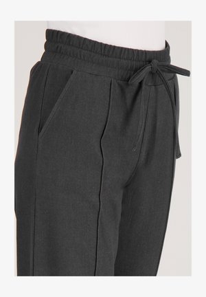 Donkergrijze joggingsbroek met een elastische tailleband, trekkoord en zijzakken. Gemaakt van een gestructureerde stof met een gladde afwerking.