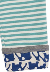 Gestreepte licht aqua en witte stof, met een grijze textuurmanchet. De manchet heeft een blauw olifantenpatroon op een crèmekleurige achtergrond.