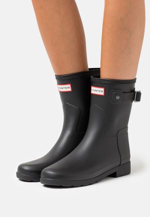 WOMENS REFINED SHORT BOOT VEGAN - Klasiski puszābaki - black