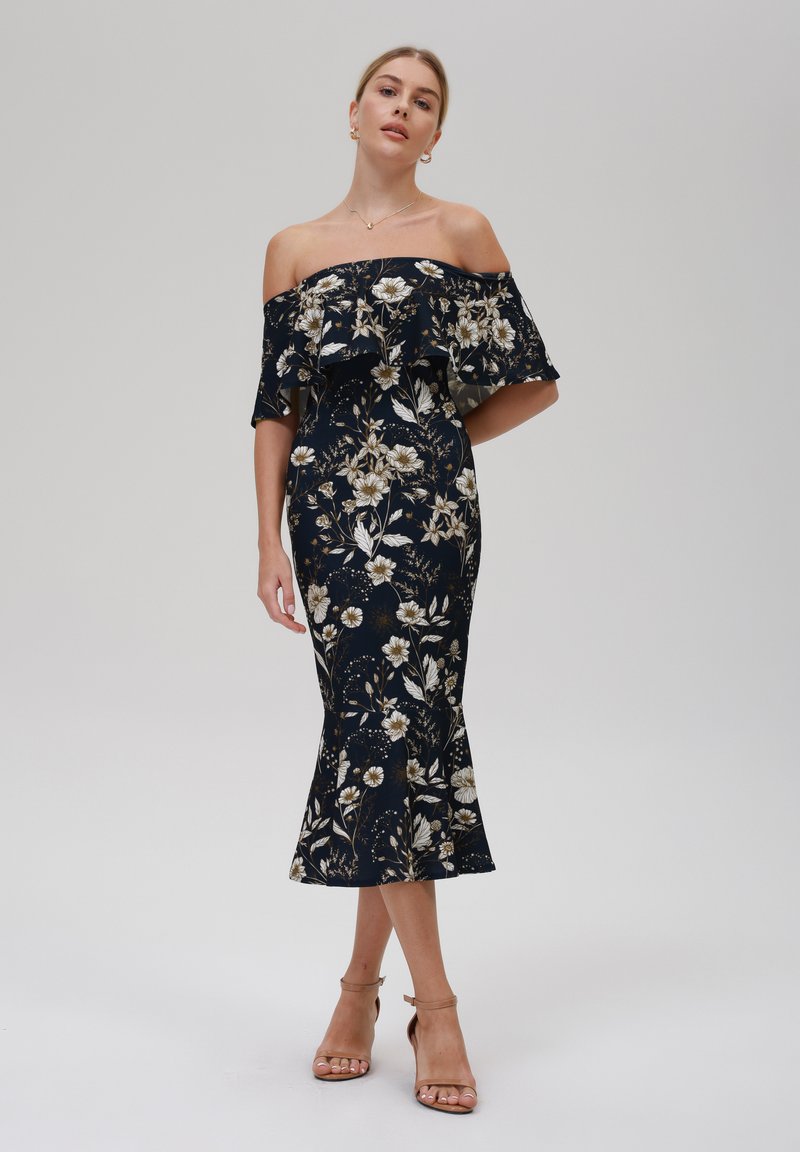 Robe bleu marine décolletée avec un motif floral en or et blanc, silhouette cintrée, ourlet évasé et détail en volants au niveau du col.