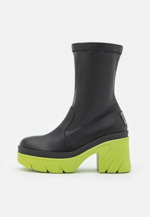 Steve Madden GEORGINIA - Μποτάκια πλατφόρμα - black/lime
