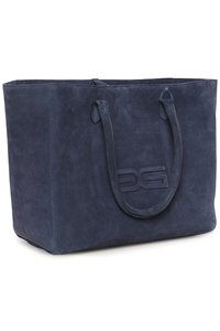 Laivastonsininen mokkanahkainen olkalaukku, jossa on kaksi yläkahvaa ja kohopainettu logo edessä. Suorakaiteen muotoinen, tyylikkään sileä pinta.