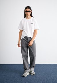 Dickies CHINCOTEAGUE ISLAND TEE - Apdrukāts T-krekls - white