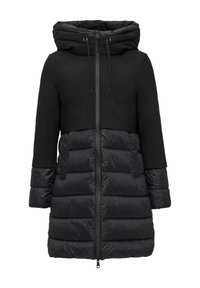 Zwarte pufferjas met een dubbeltextuur ontwerp; heeft een gladde bovenkant en een gevoerd ondergedeelte; inclusief een capuchon en een rits aan de voorkant.